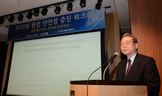 일본 과학기술청 차관과 국제핵융합실험로 사무총장을 역임한 카나메 이케다씨가  '후쿠시마 원전사고 경험과 향후과제' 를 주제로 강연하고 있다. <한국수력원자력 제공>